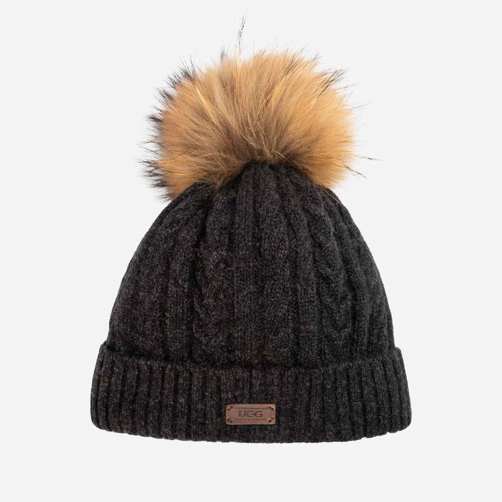 UGG ニットキャップ W CABLE BEANIE WITH POM UGG Women's Cable Beanie with Pom, Black at Amazon Women's