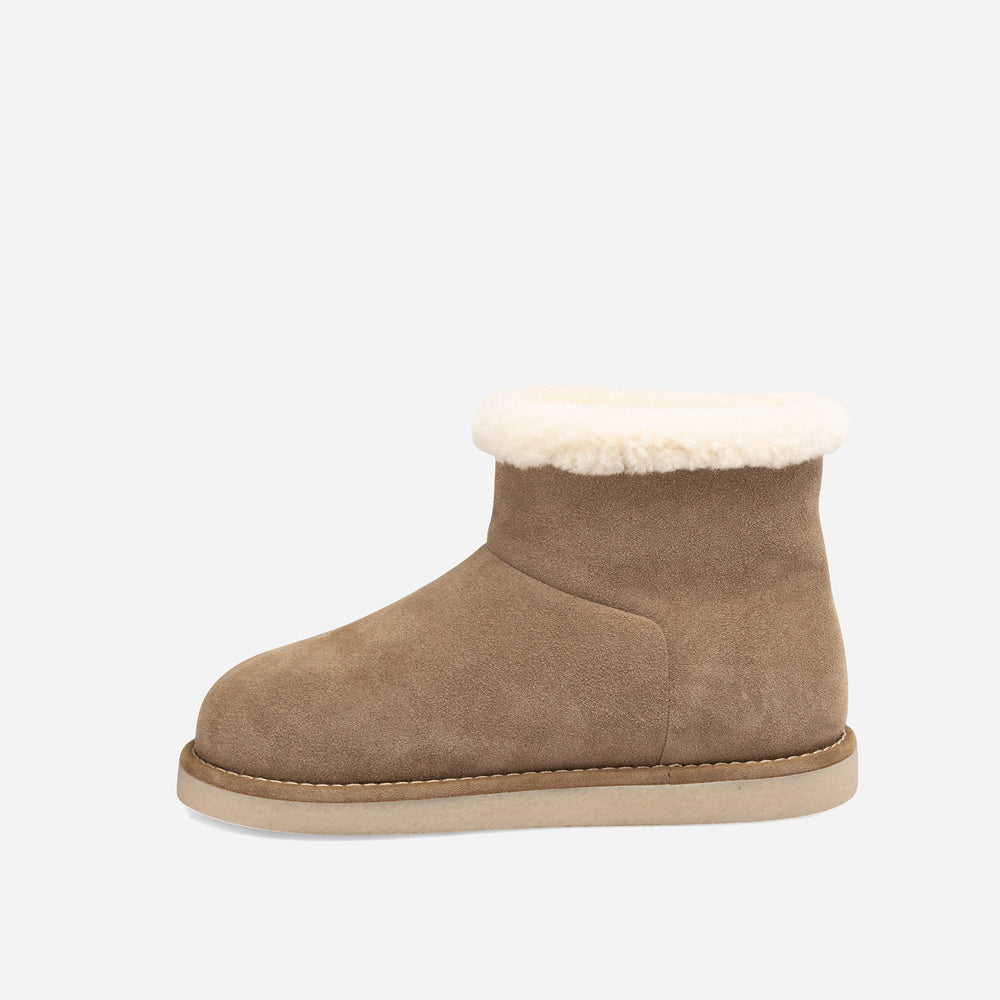 UGG Essential Logo Mini Boots